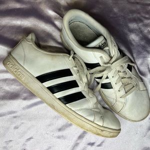 Adidas Cloudfoam Advanatage white striped sneakers
